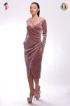 Rochie de ocazie din catifea roz pudra cu croi petrecut
