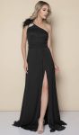 Rochie eleganta neagra din material vaporos cu slit pe picior accesorizata cu pene si cristale