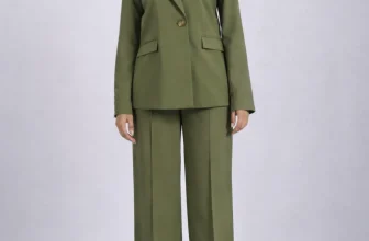 Compleu elegant kaki cu pantaloni largi si sacou drept cu inchidere la doi nasturi