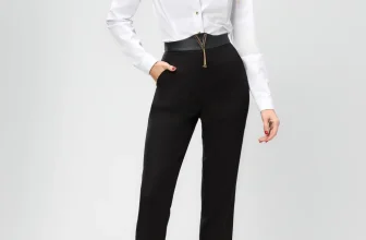 Pantaloni eleganti cu talie inalta si buzunare laterale