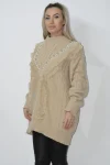 Pulover dama bej prevazut cu accesorii si volane din dantela