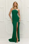 Rochie eleganta lunga de culoare verde smarald acceesorizata cu pietre la bust