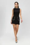 Rochie eleganta neagra din jerse accesorizata cu cristale la baza gatului si buzunare